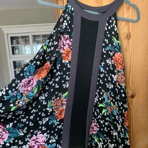 Torrid Floral Top with Black and Gray Details, a line style TORRID SIZE 0